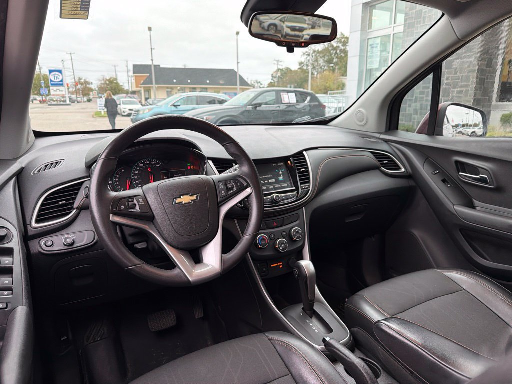 Used 2017 Chevrolet Trax LT w/ Driver Confidence Package FWD image 12