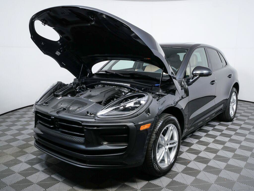 Certified 2026 Porsche Macan Turbo AWD/4WD image 32