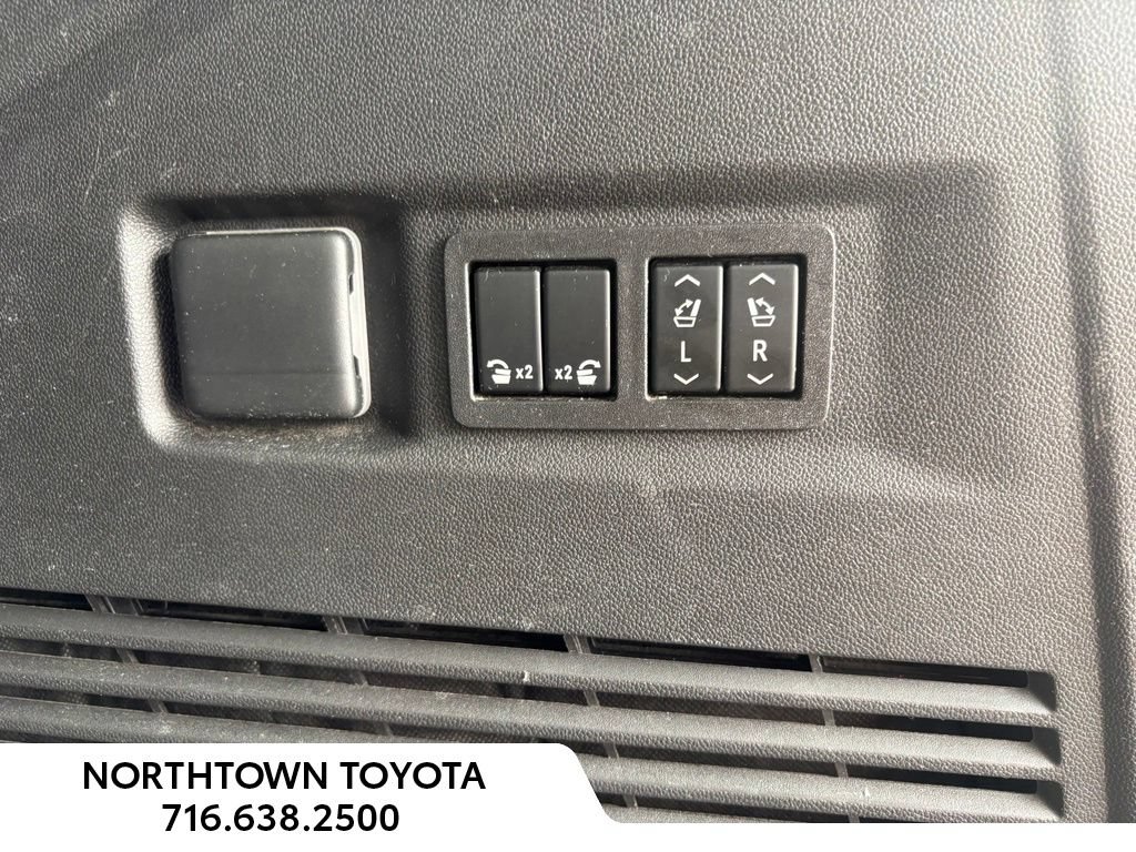 Used 2022 Chevrolet Tahoe LT w/ Luxury Package AWD/4WD image 30