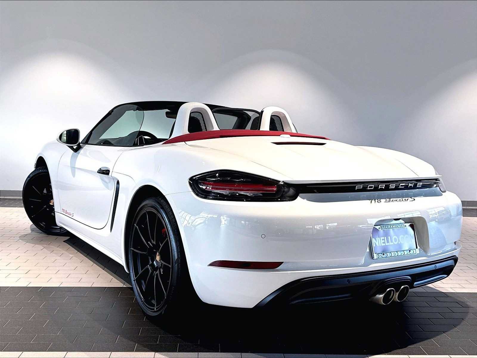 Used 2024 Porsche 718 Boxster S RWD image 3