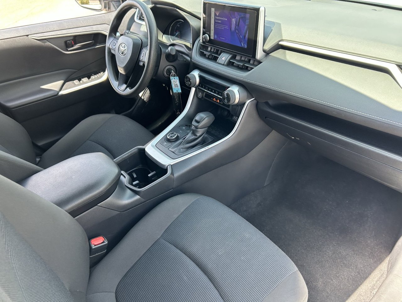 Used 2025 Toyota RAV4 LE AWD/4WD image 13