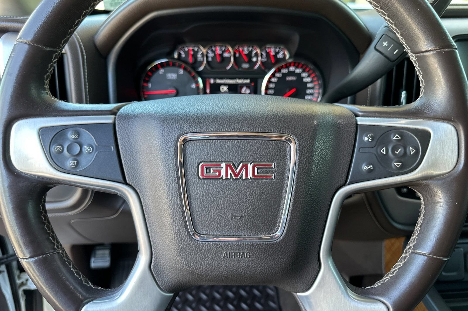 Used 2016 GMC Sierra 2500 SLT w/ Duramax Plus Package RWD image 23