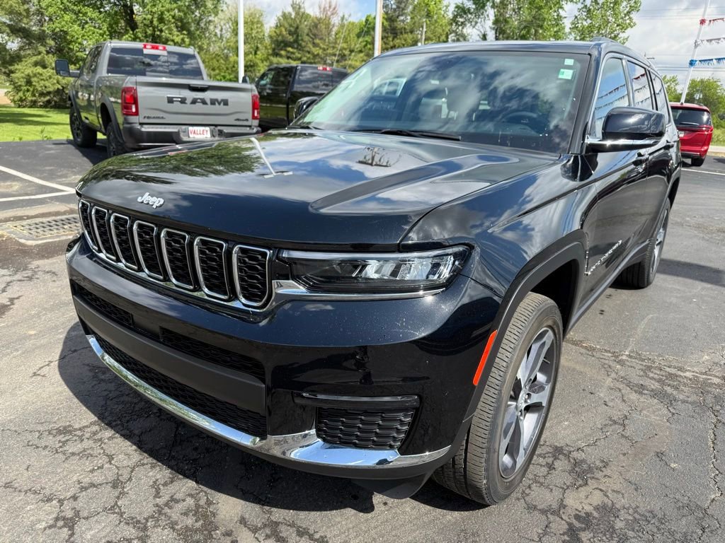 Used 2023 Jeep Grand Cherokee L Limited AWD/4WD image 7