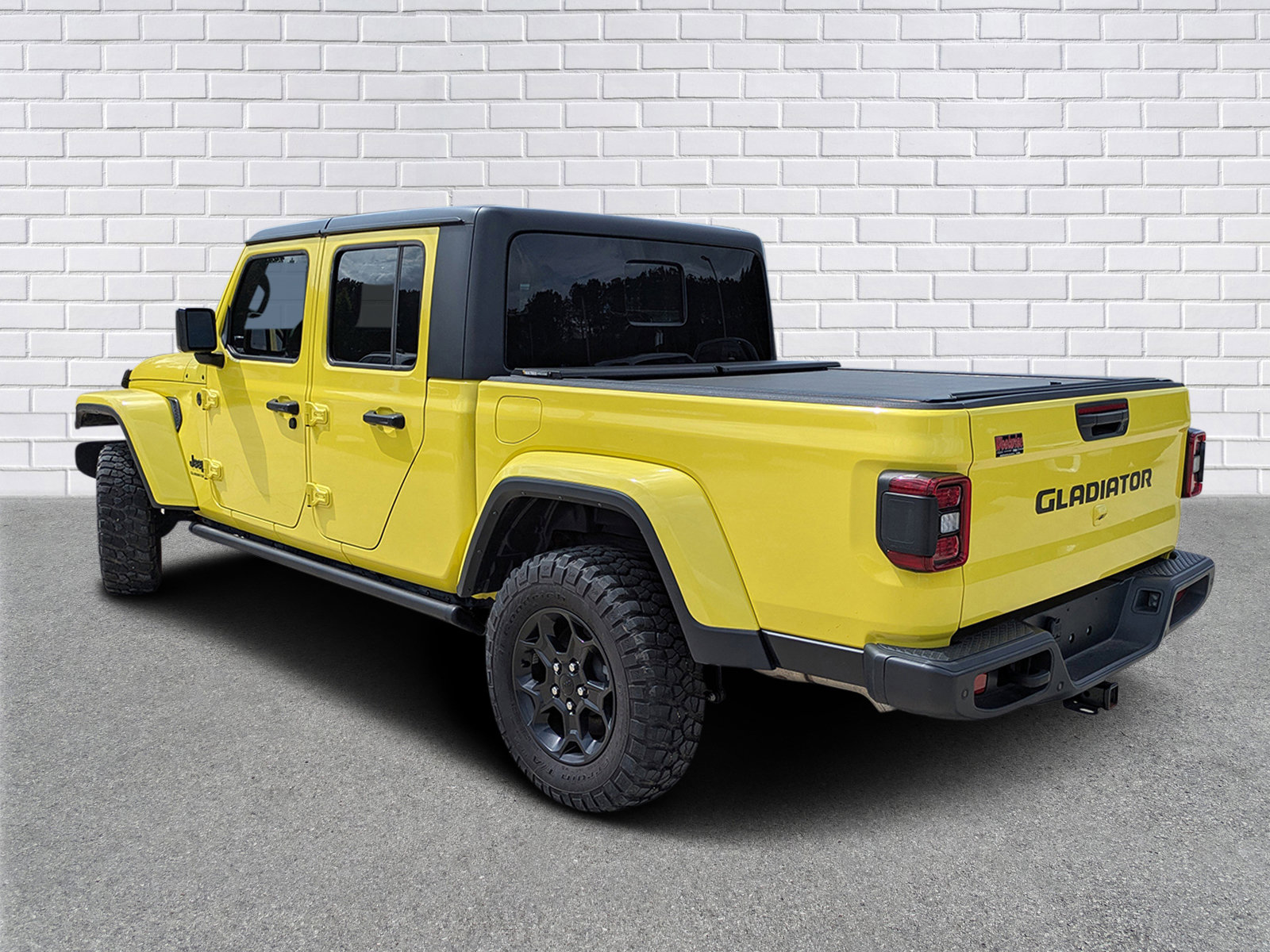 Used 2023 Jeep Gladiator Willys image 3