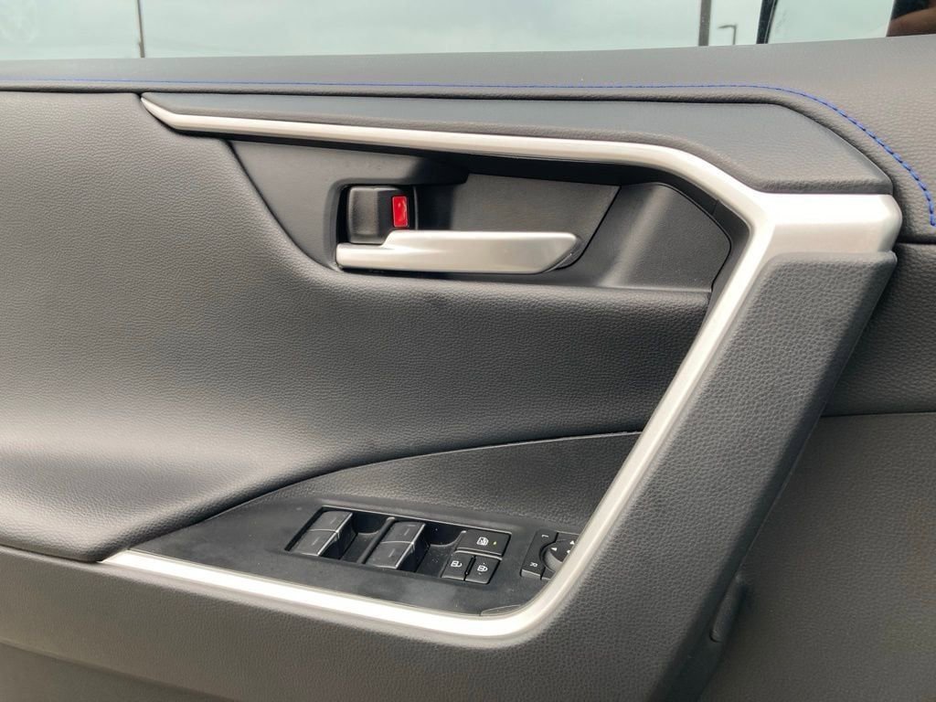 Used 2024 Toyota RAV4 XSE AWD/4WD image 15