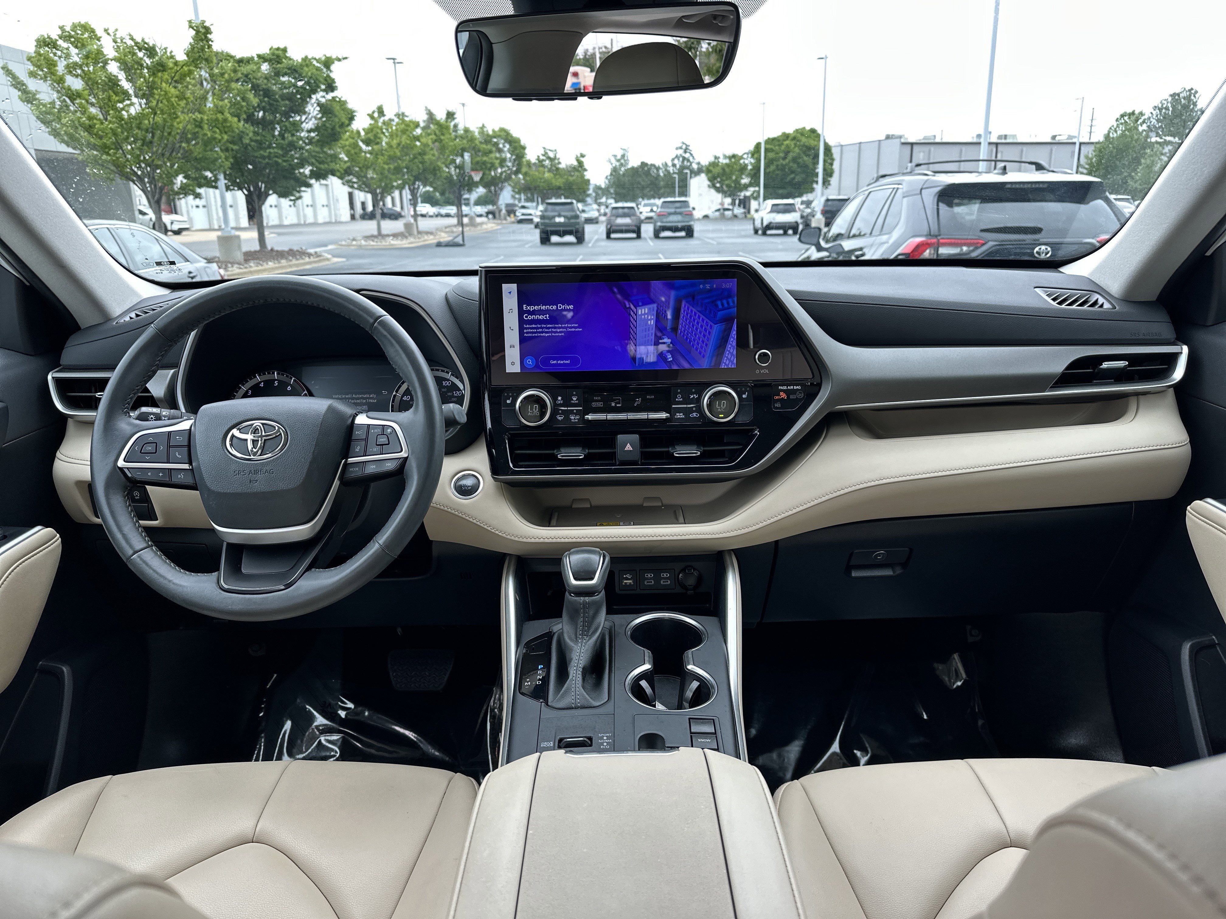 Certified 2024 Toyota Highlander XLE FWD image 30