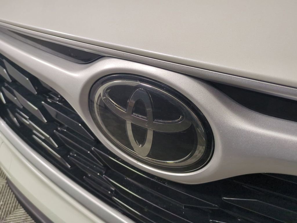 Used 2021 Toyota Highlander XLE image 13