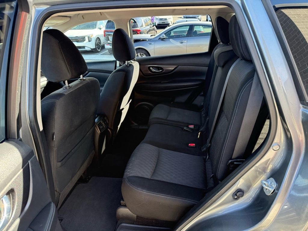 Used 2017 Nissan Rogue SV image 21