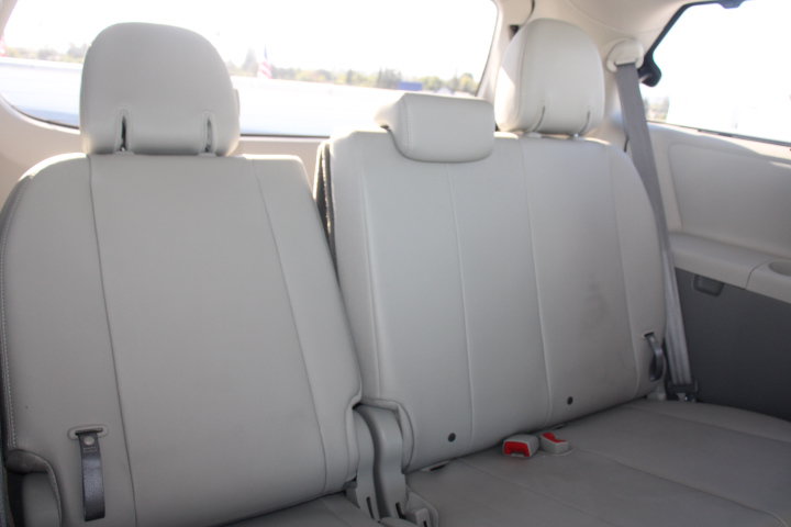 Used 2013 Toyota Sienna XLE FWD image 16