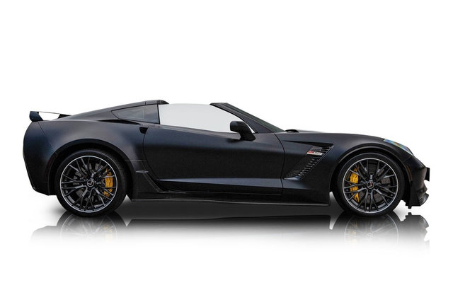 Used 2016 Chevrolet Corvette Z06 w/ 3LZ Preferred Equipment Group image 2