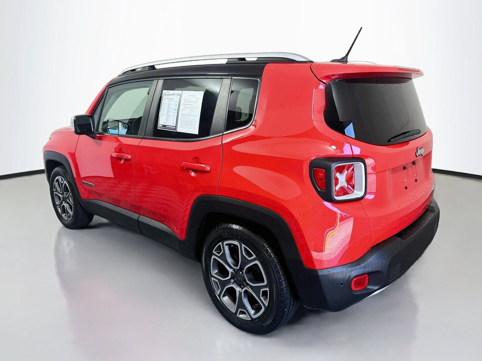 Used 2017 Jeep Renegade Limited w/ Advanced Technology Group FWD image 5