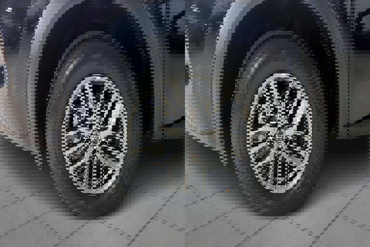 Used 2023 Nissan Rogue S image 11