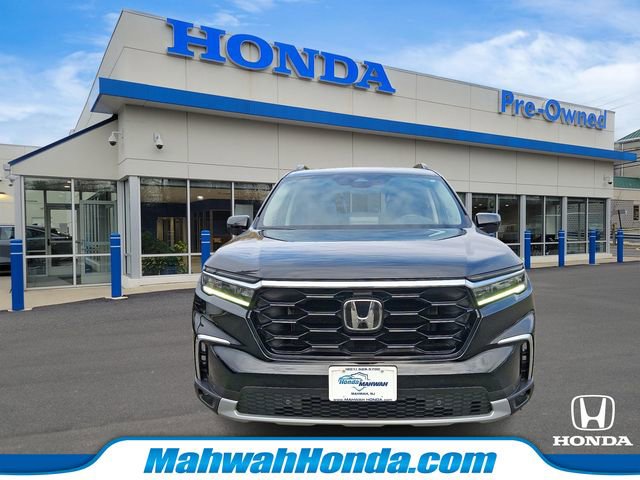 Used 2025 Honda Pilot Touring image 2