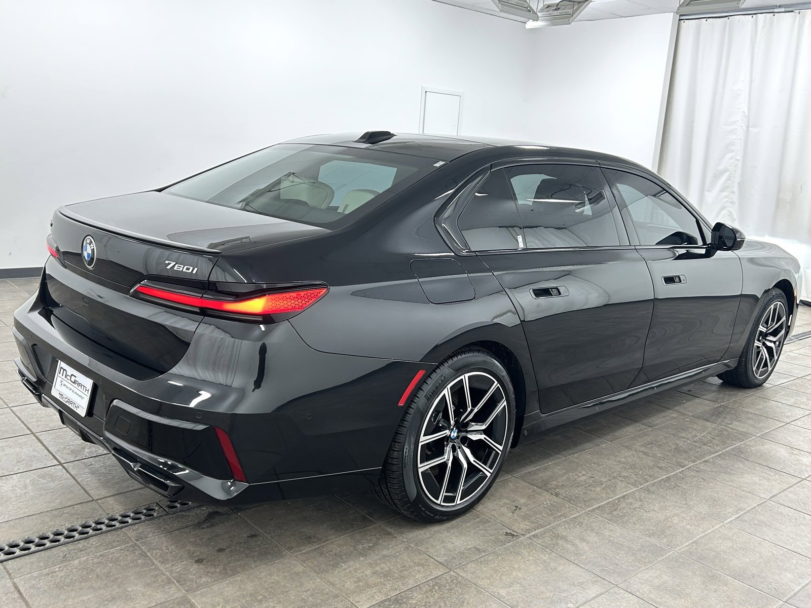 Used 2023 BMW 760i xDrive image 5