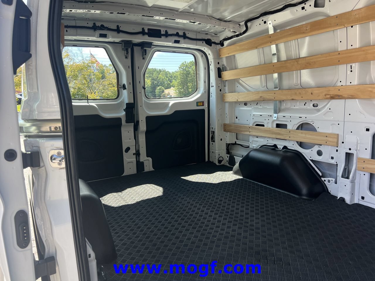 Used 2025 Ford Transit 250 Low Roof w/ Exterior Upgrade Package RWD image 20