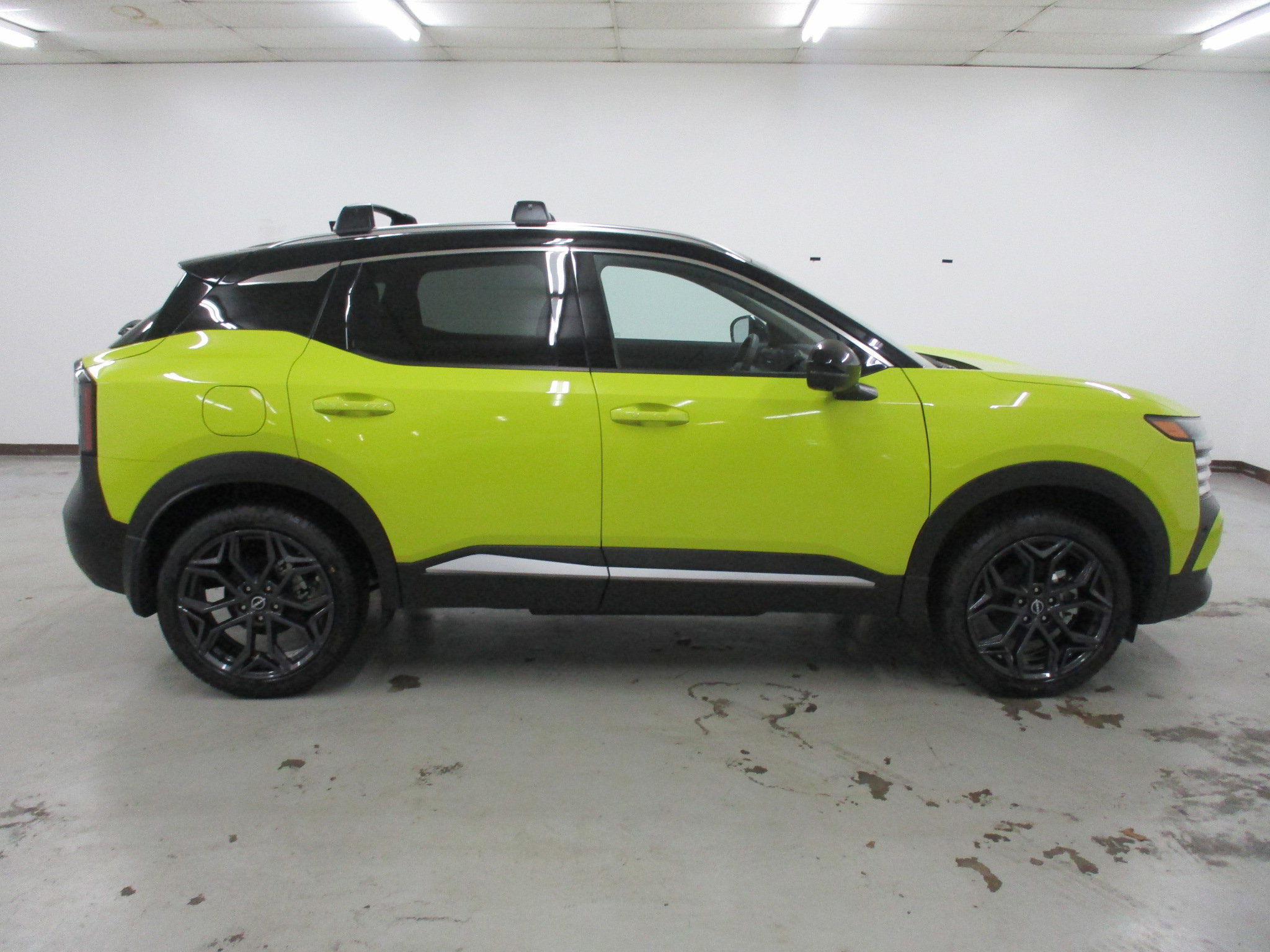 Used 2026 Nissan Kicks SR w/ SR Premium Package image 8