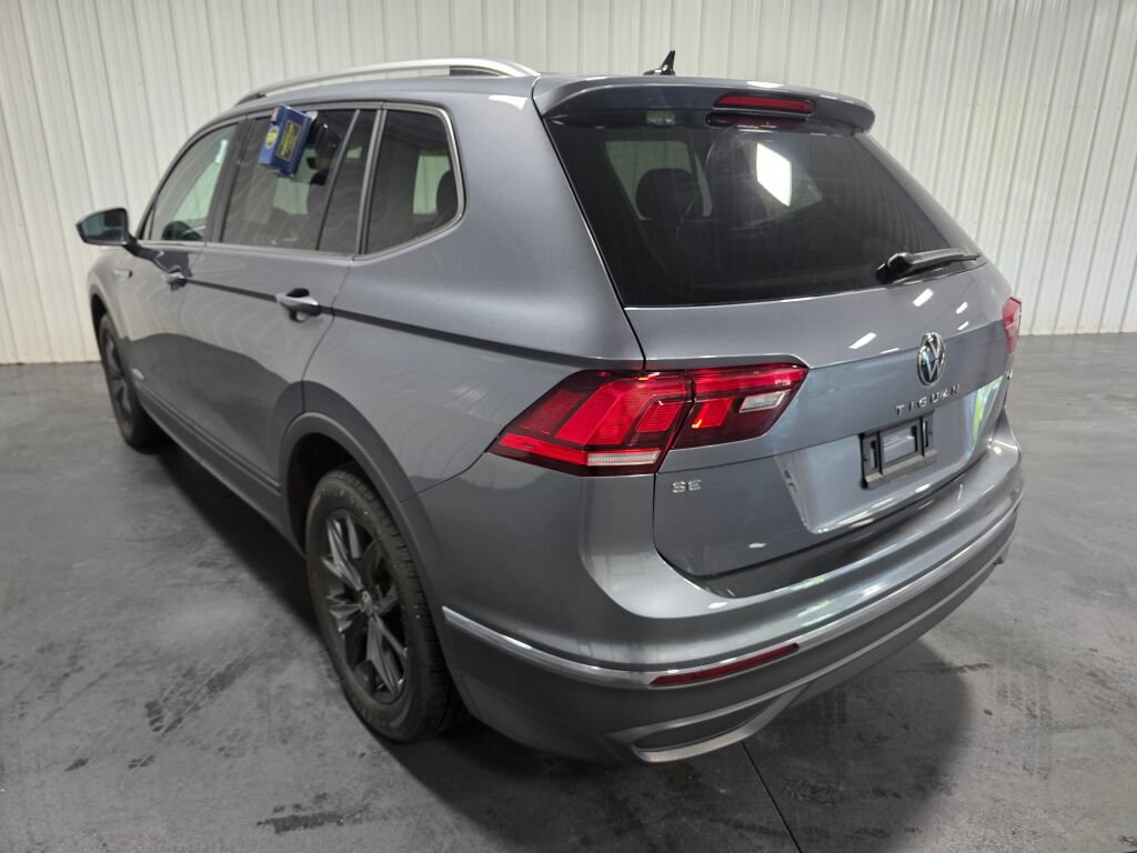 Used 2024 Volkswagen Tiguan SE AWD/4WD image 3
