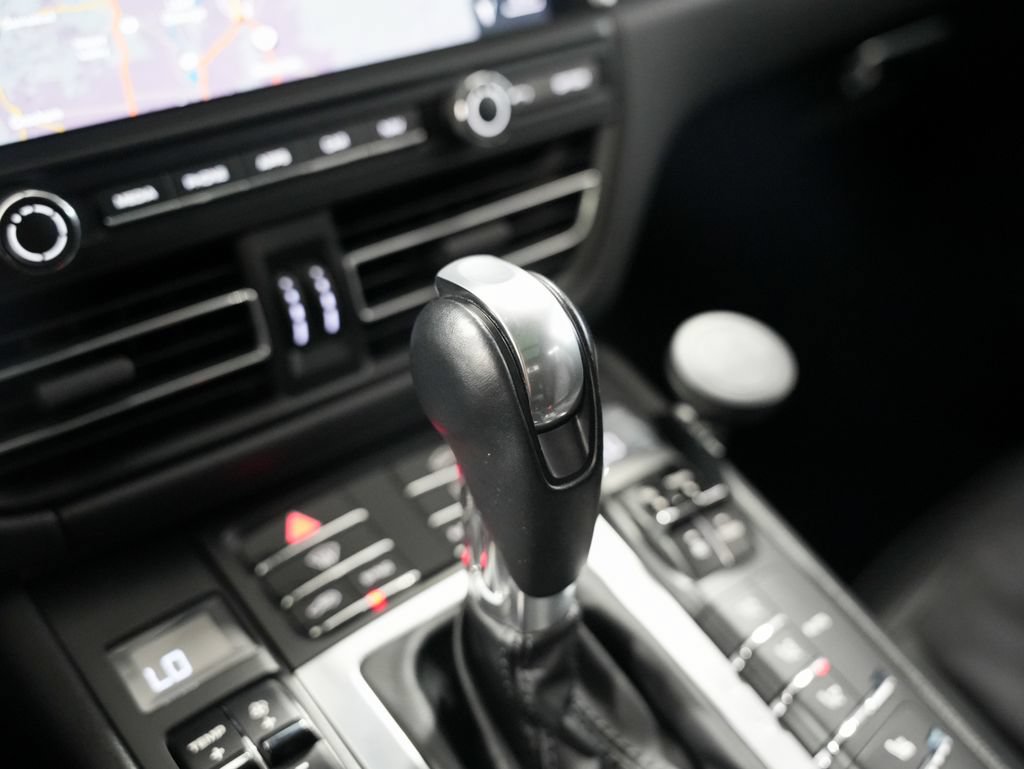 Used 2020 Porsche Macan AWD/4WD image 17