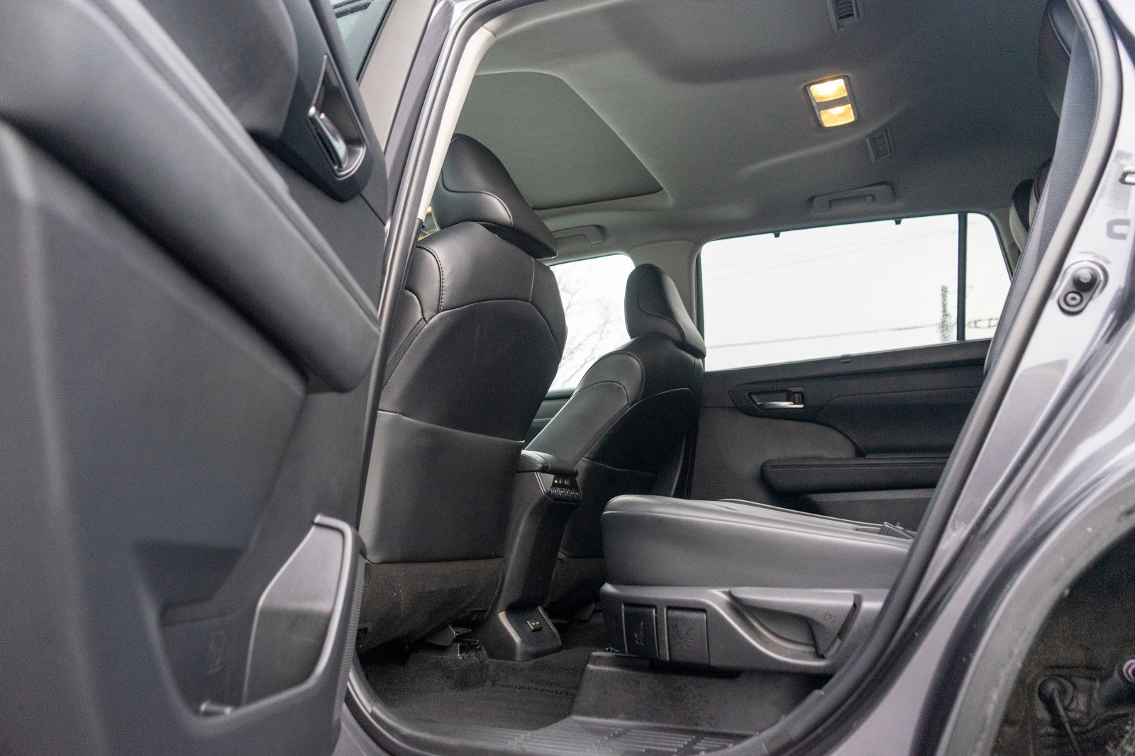 Used 2022 Toyota Highlander XLE image 28