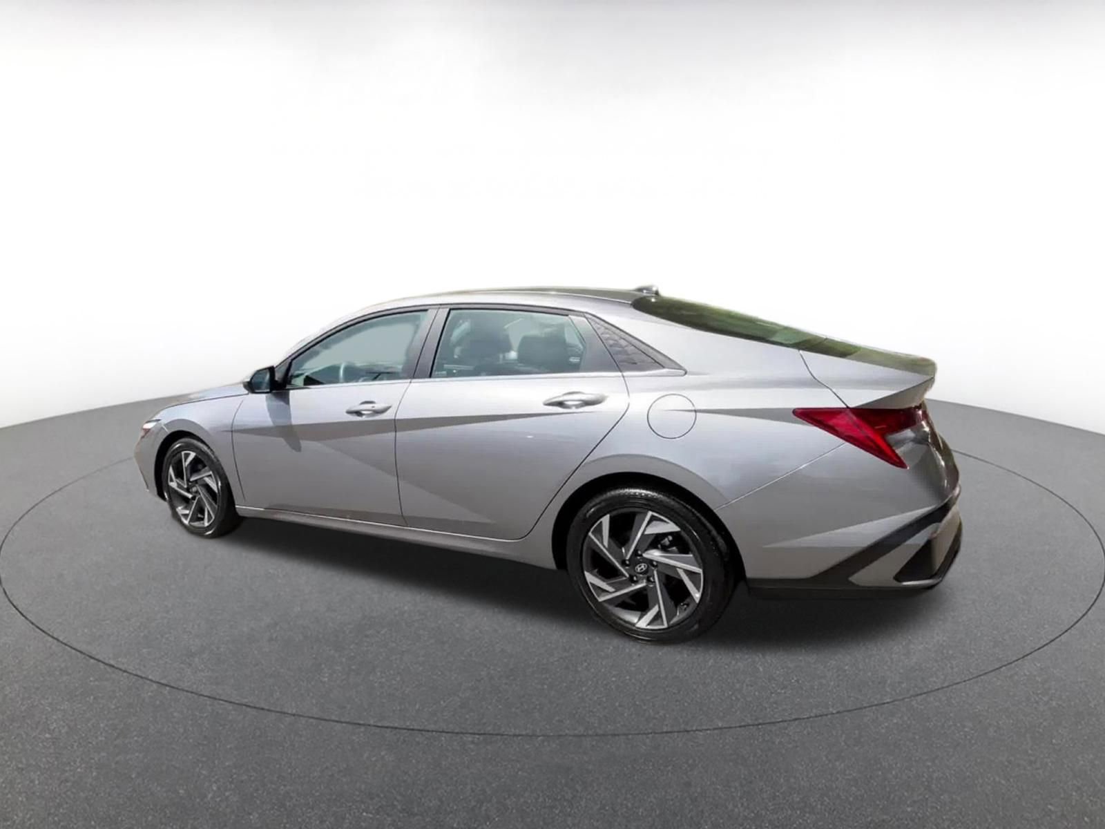 Used 2025 Hyundai Elantra SEL FWD image 11