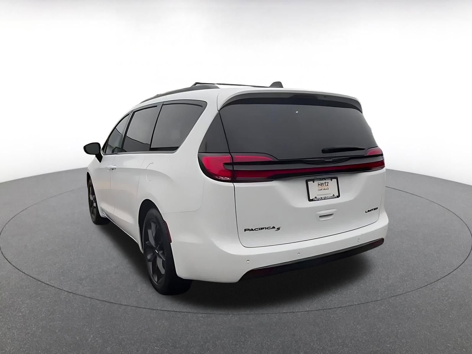 Used 2025 Chrysler Pacifica Limited FWD image 11