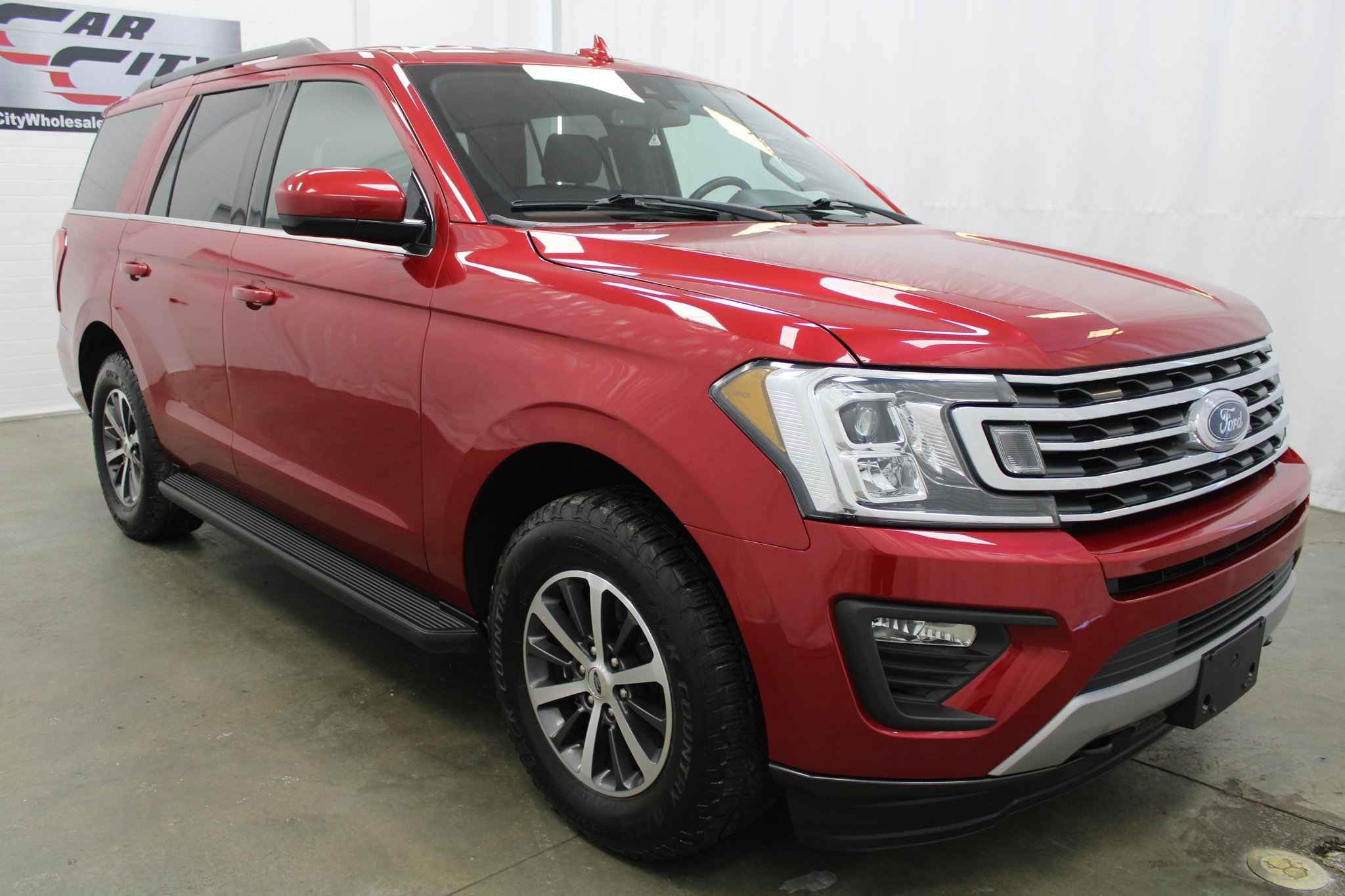 Used 2020 Ford Expedition XLT image 3