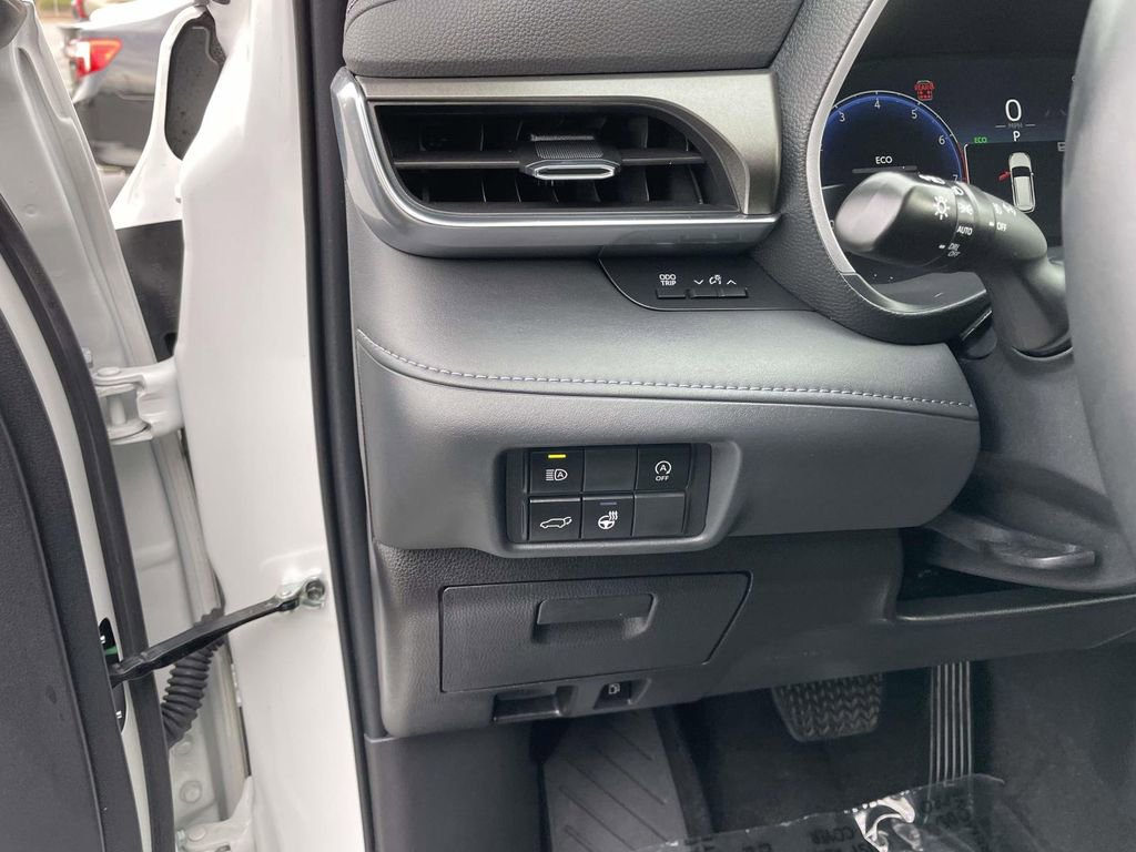Used 2023 Toyota Highlander Limited image 33