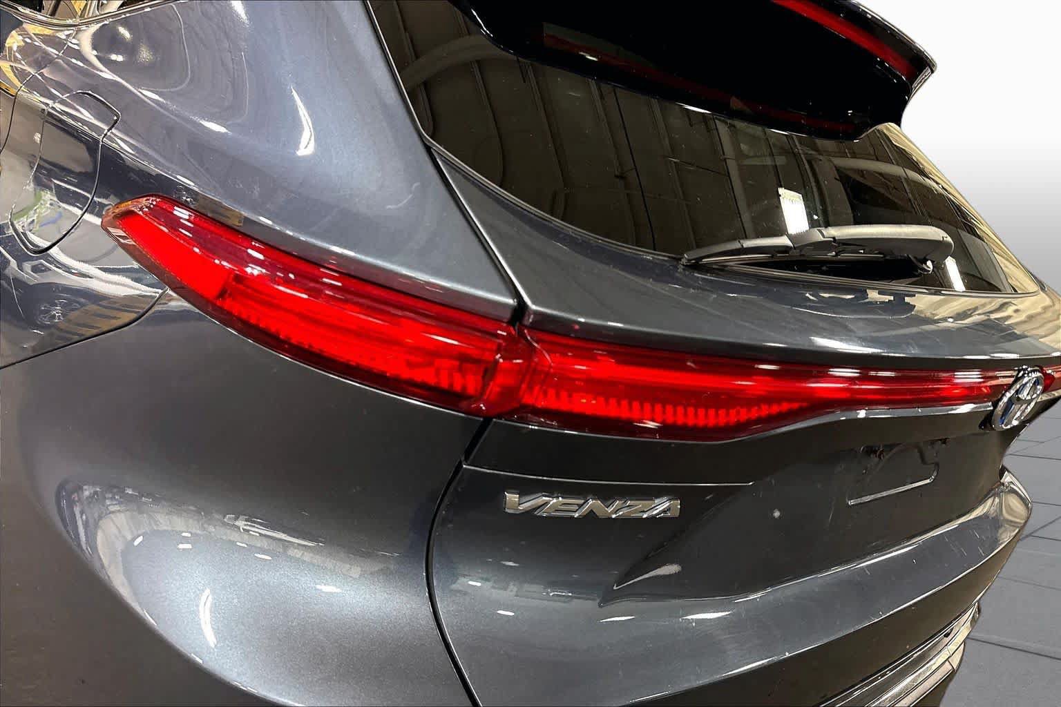 Used 2021 Toyota Venza Limited w/ Advanced Technology Package AWD/4WD image 27