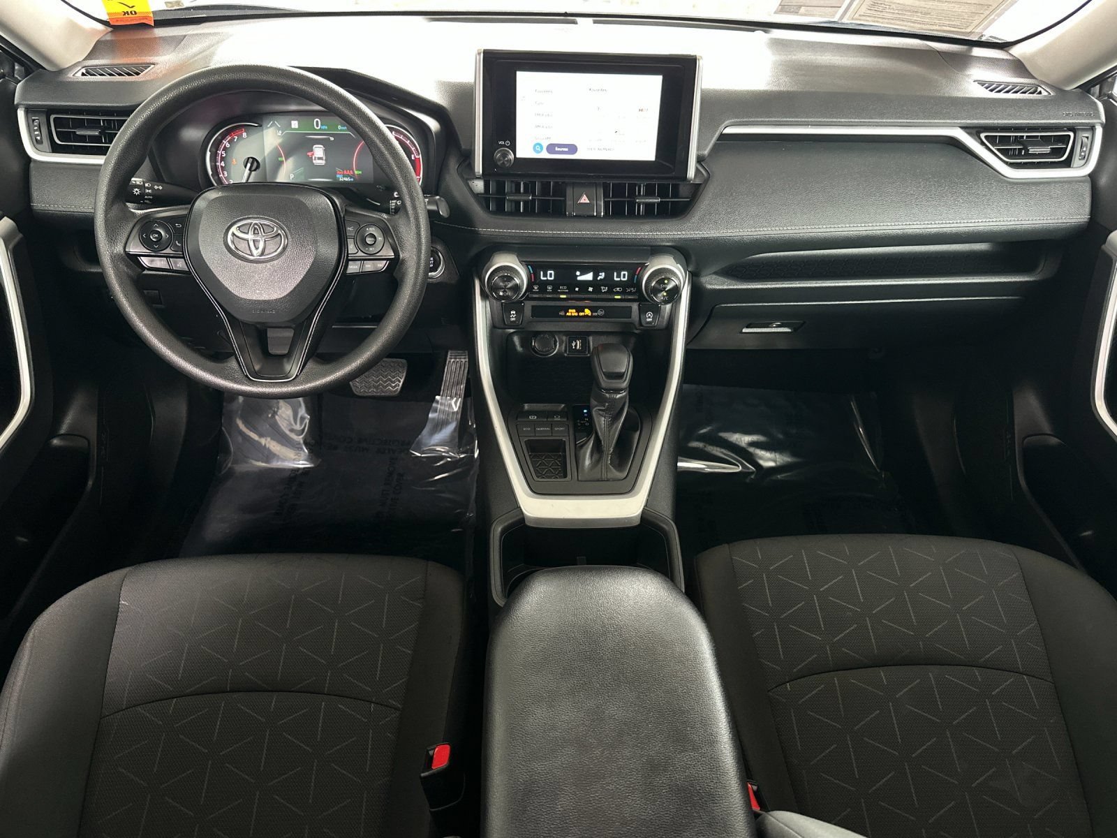 Used 2025 Toyota RAV4 XLE FWD image 12