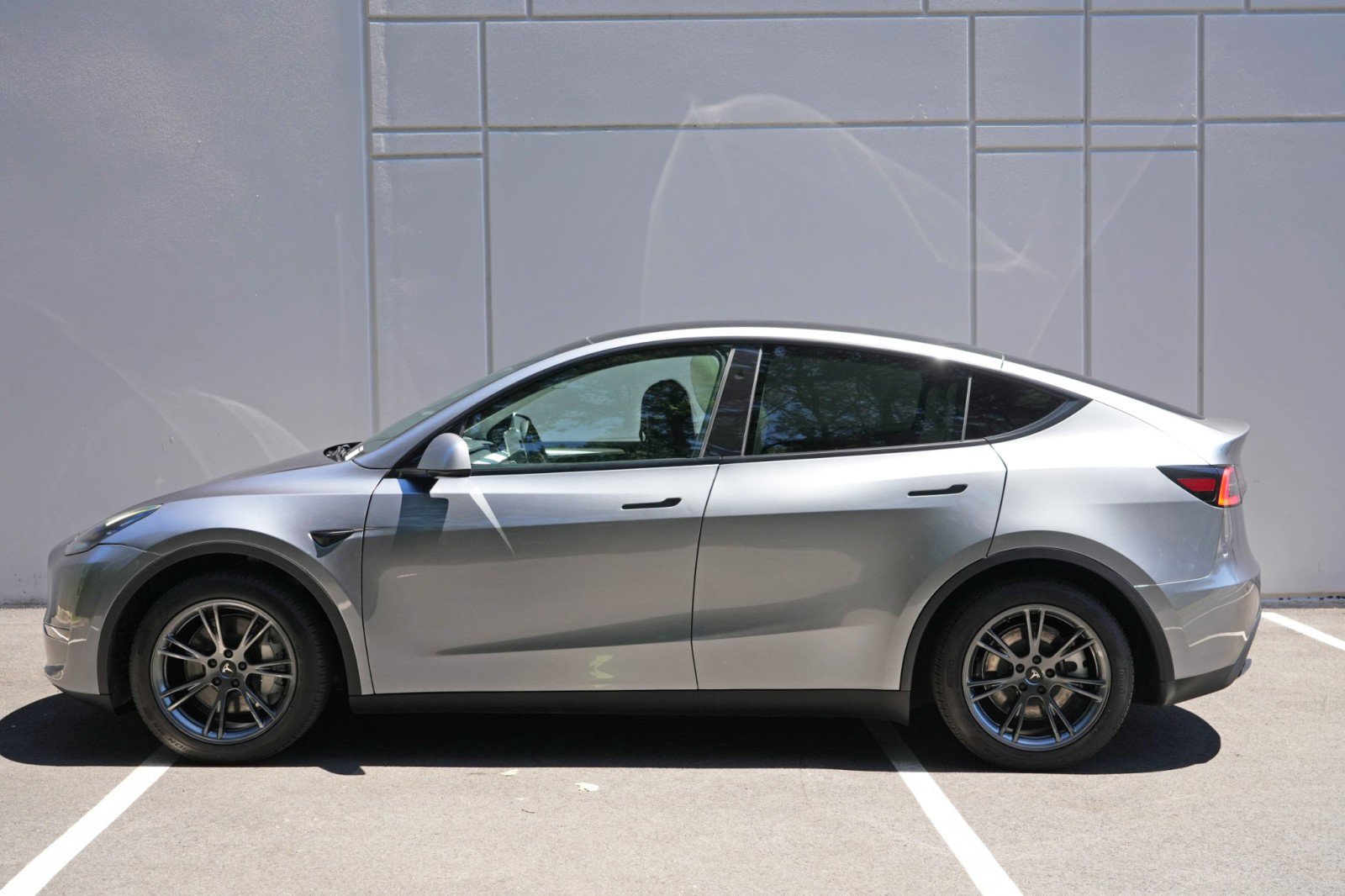 Used 2024 Tesla Model Y Long Range RWD image 49