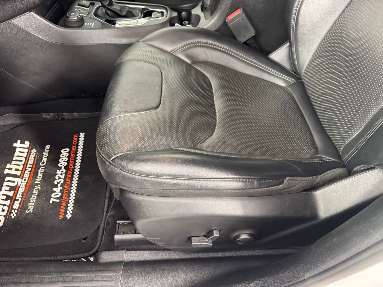 Used 2023 Jeep Cherokee Altitude Lux image 12