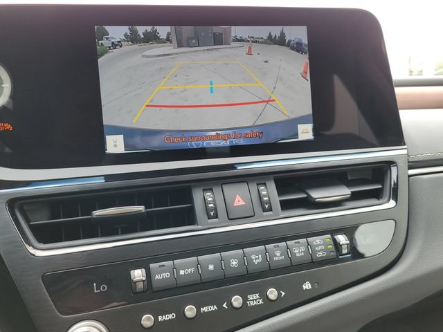 Used 2025 Lexus ES 300h w/ Premium Package FWD image 16