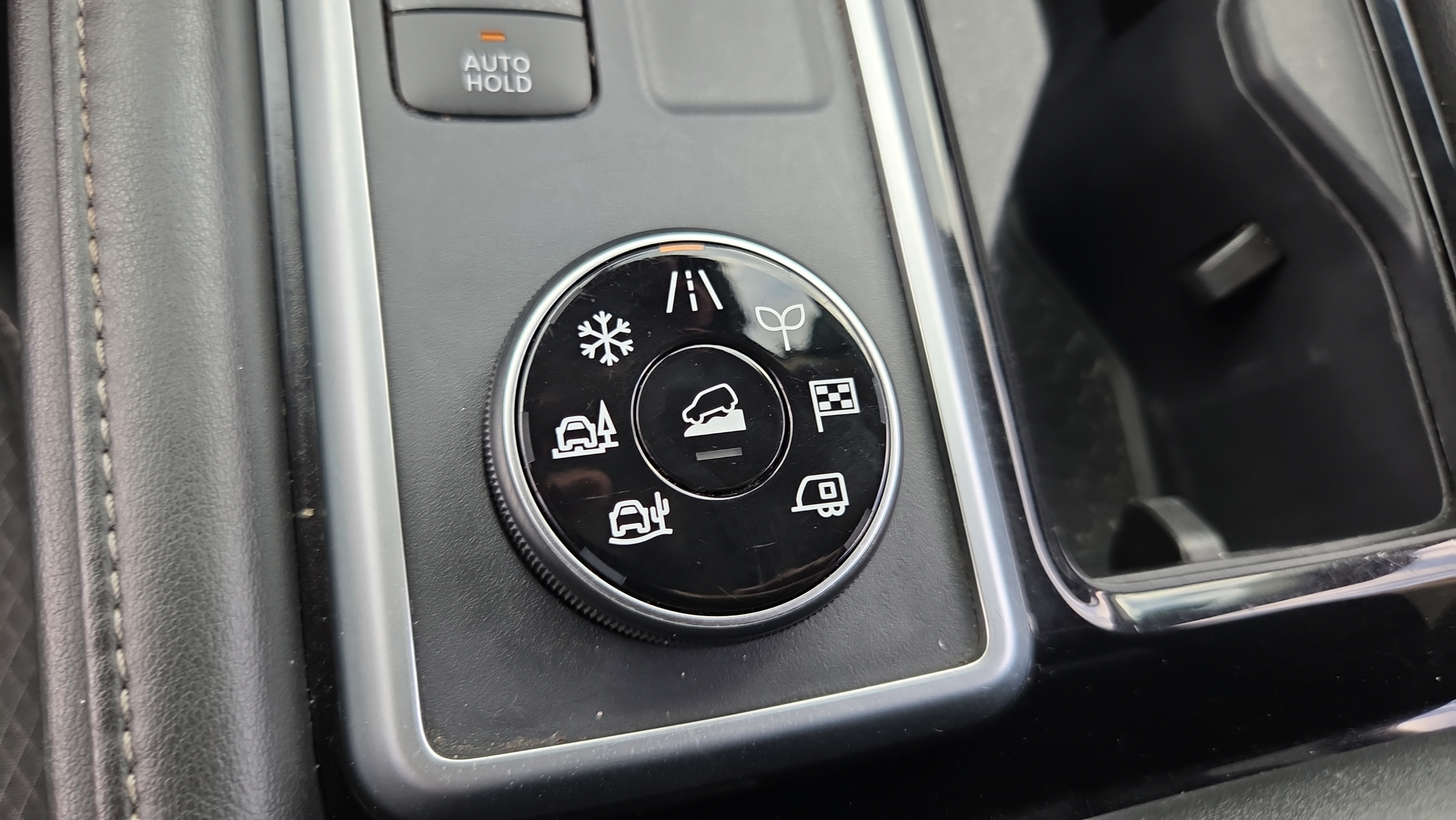 Used 2024 Nissan Pathfinder SV AWD/4WD image 25