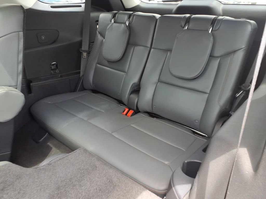Used 2025 Ford Explorer Active w/ Active Comfort Package AWD/4WD image 11