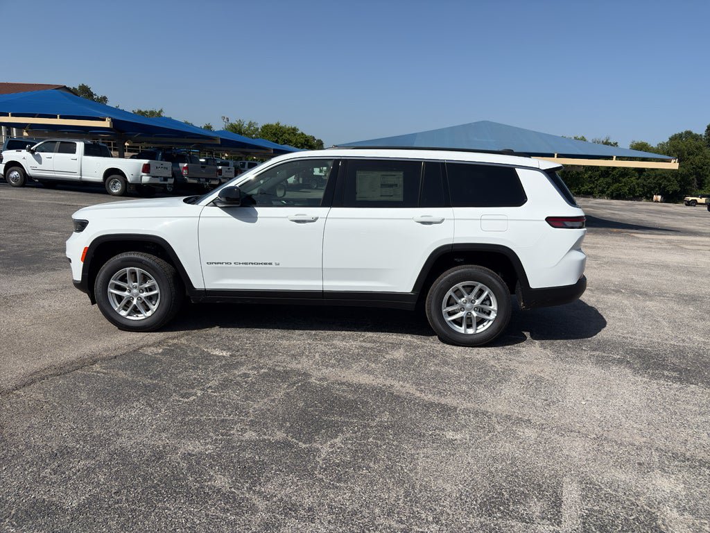 New 2026 Jeep Grand Cherokee L Laredo AWD/4WD image 8