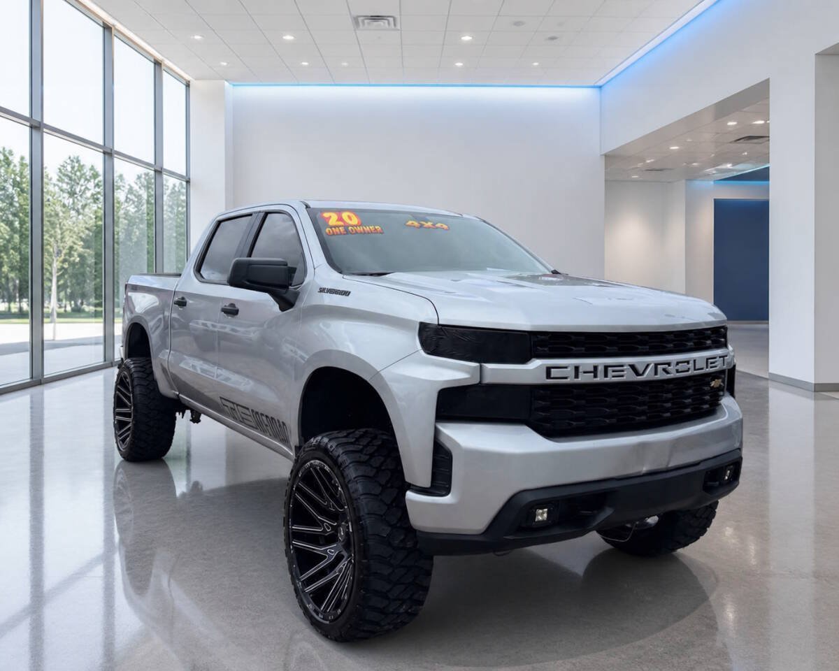 Used 2020 Chevrolet Silverado 1500 Custom w/ Custom Value Package AWD/4WD image 1