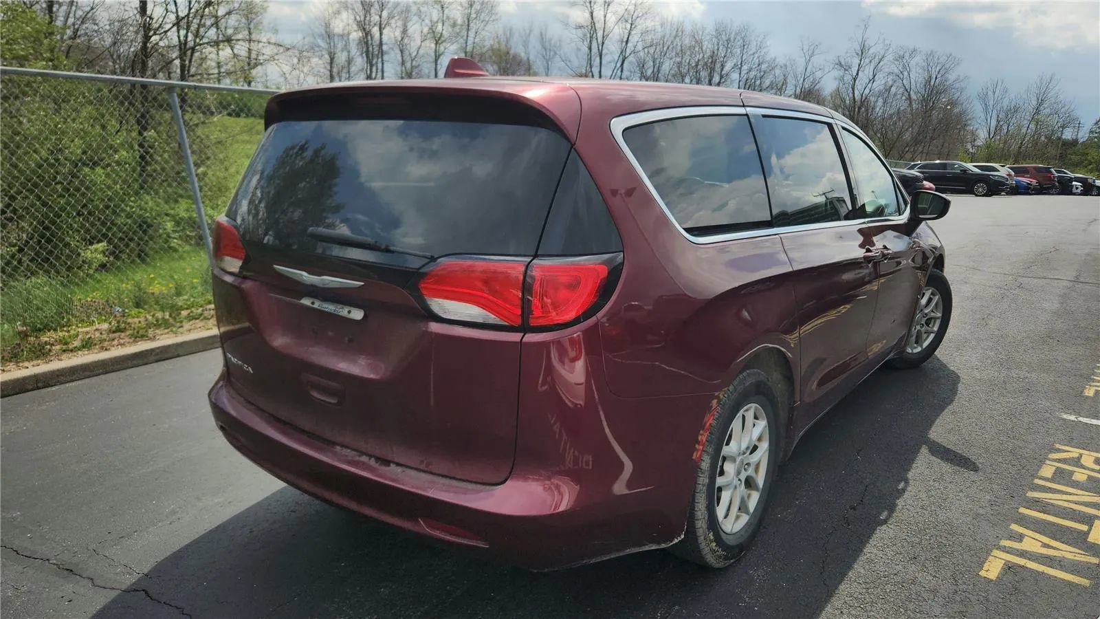 Used 2017 Chrysler Pacifica Touring image 8