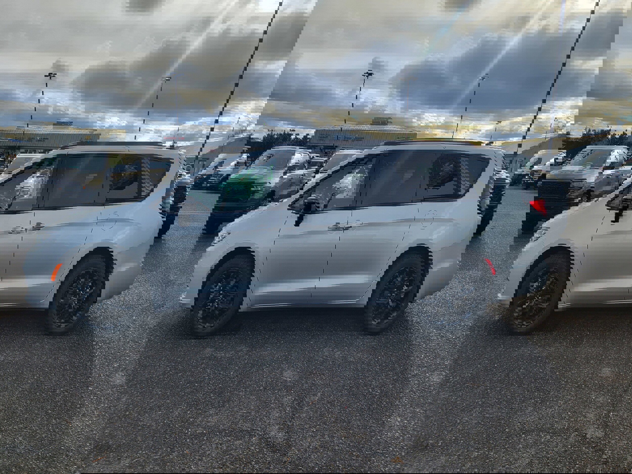 New 2026 Chrysler Pacifica Select w/ S Appearance Package image 14