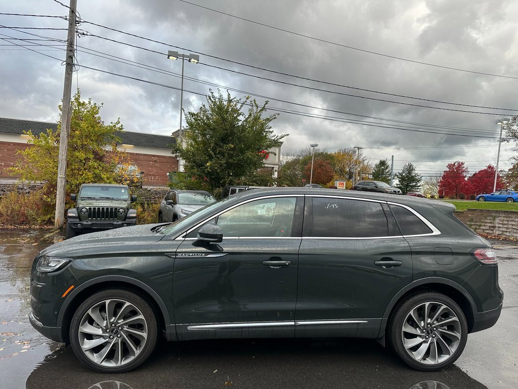 Used 2022 Lincoln Nautilus Reserve w/ Equipment Group 201A image 10