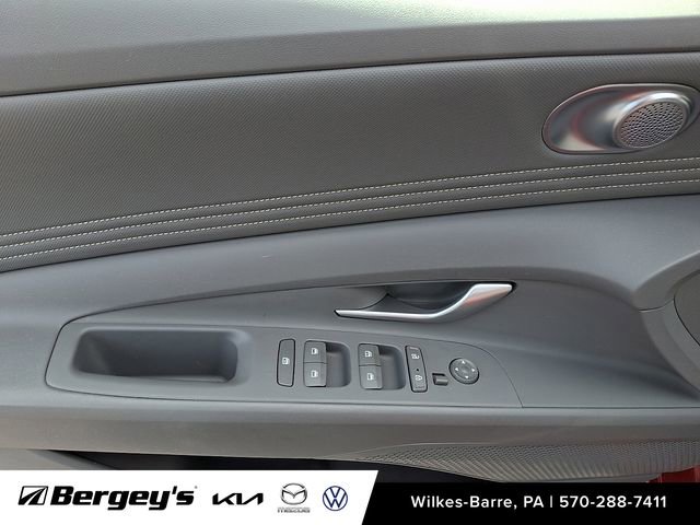 Used 2023 Hyundai Elantra SEL w/ Convenience Package image 14