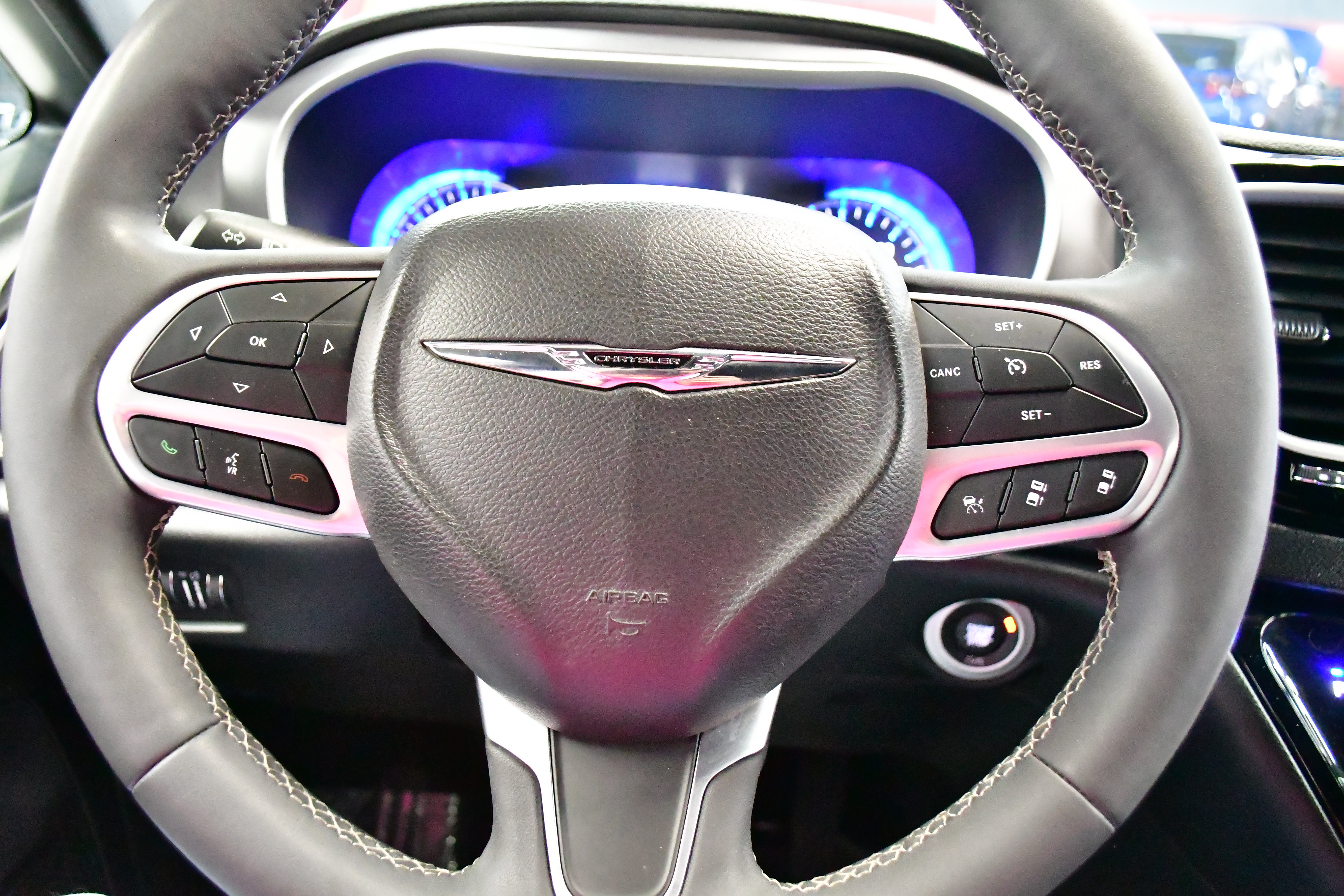 Used 2025 Chrysler Pacifica Select FWD image 19