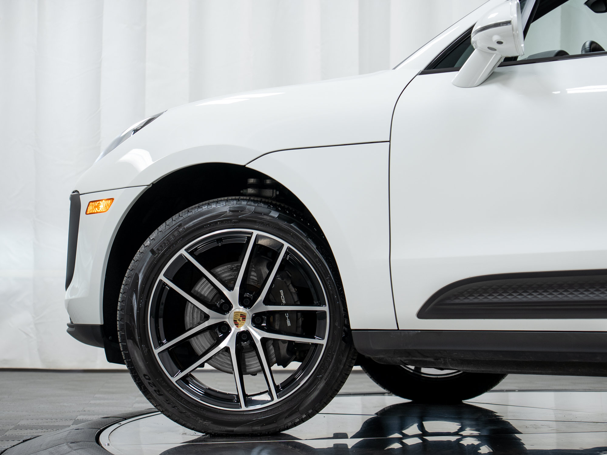 Certified 2022 Porsche Macan AWD/4WD image 32