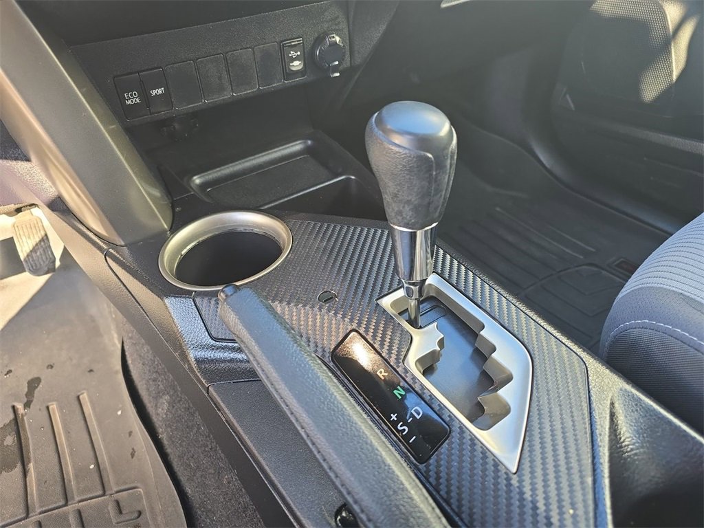 Used 2015 Toyota RAV4 XLE image 16