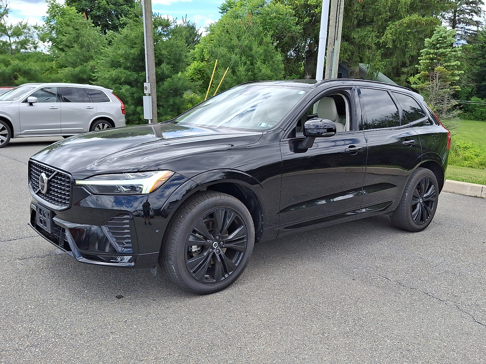 Certified 2023 Volvo XC60 B5 Ultimate w/ Climate Package AWD/4WD image 3