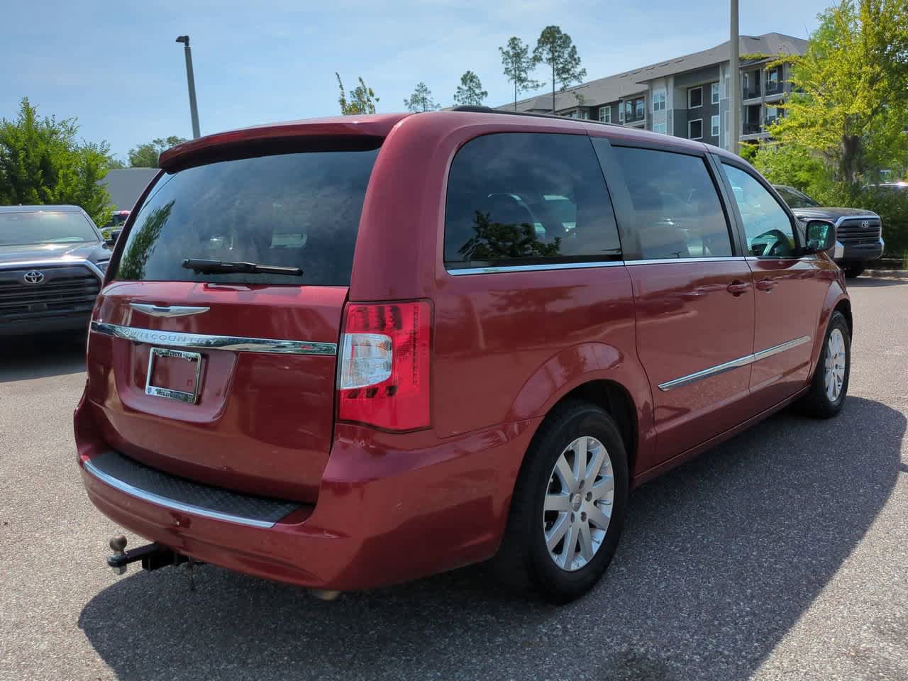 Used 2014 Chrysler Town & Country Touring FWD image 6