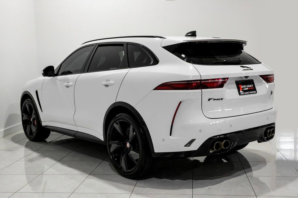 Used 2023 Jaguar F-PACE SVR image 9