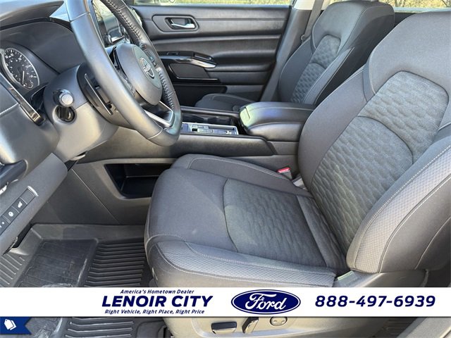 Used 2022 Nissan Pathfinder SV w/ SV Premium Package image 10