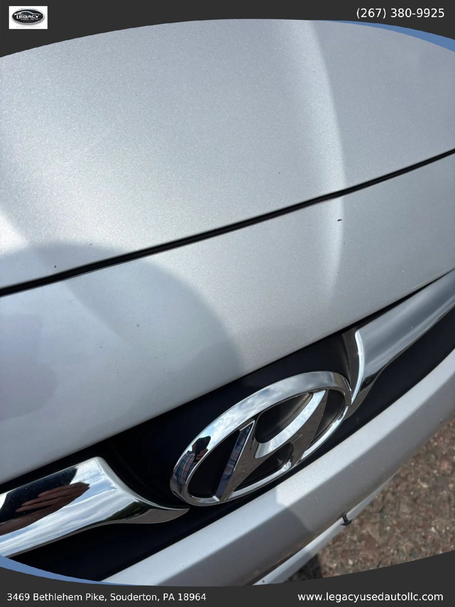 Used 2012 Hyundai Accent GLS FWD image 38