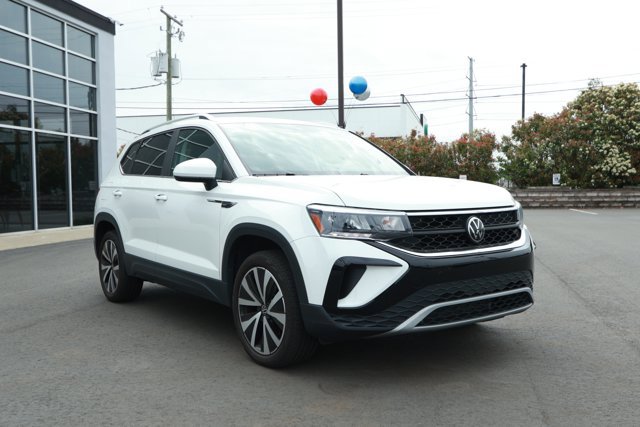 Used 2023 Volkswagen Taos SE FWD image 3