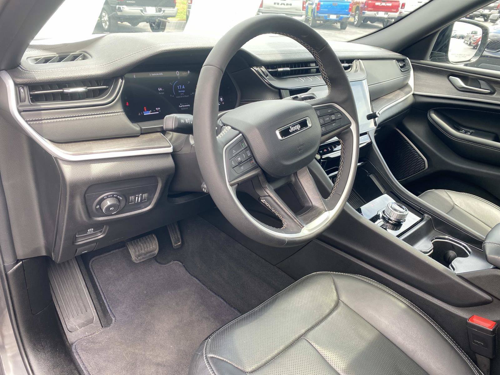 Used 2026 Jeep Grand Cherokee Limited AWD/4WD image 28